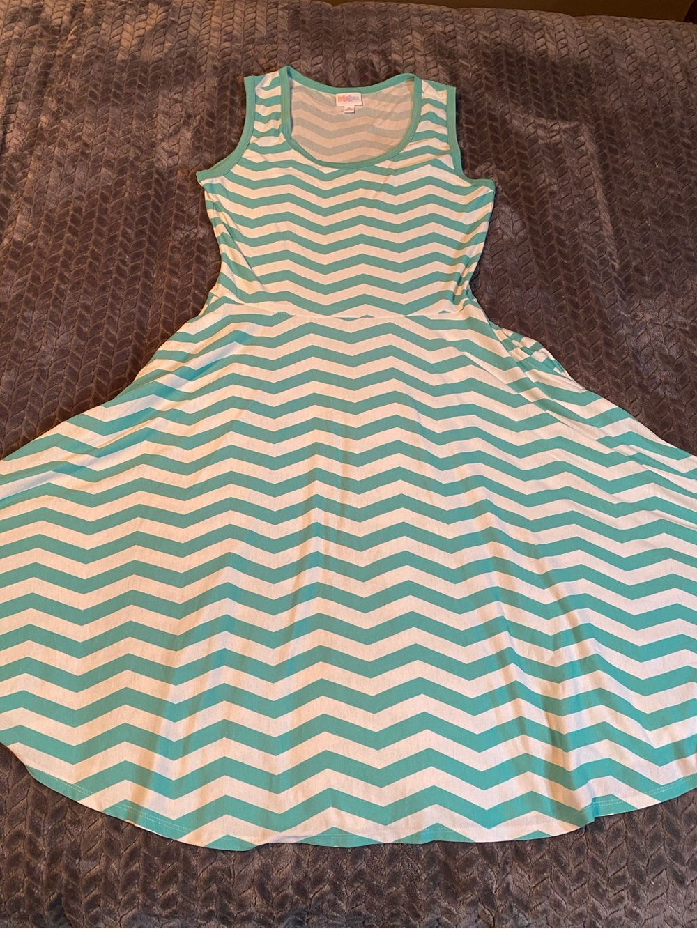 Ladies Lularoe Mint and White Chevron Sleeveless Dress